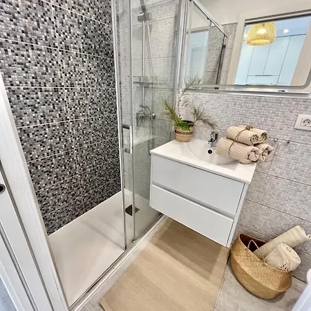 Happy Island * أذيخي